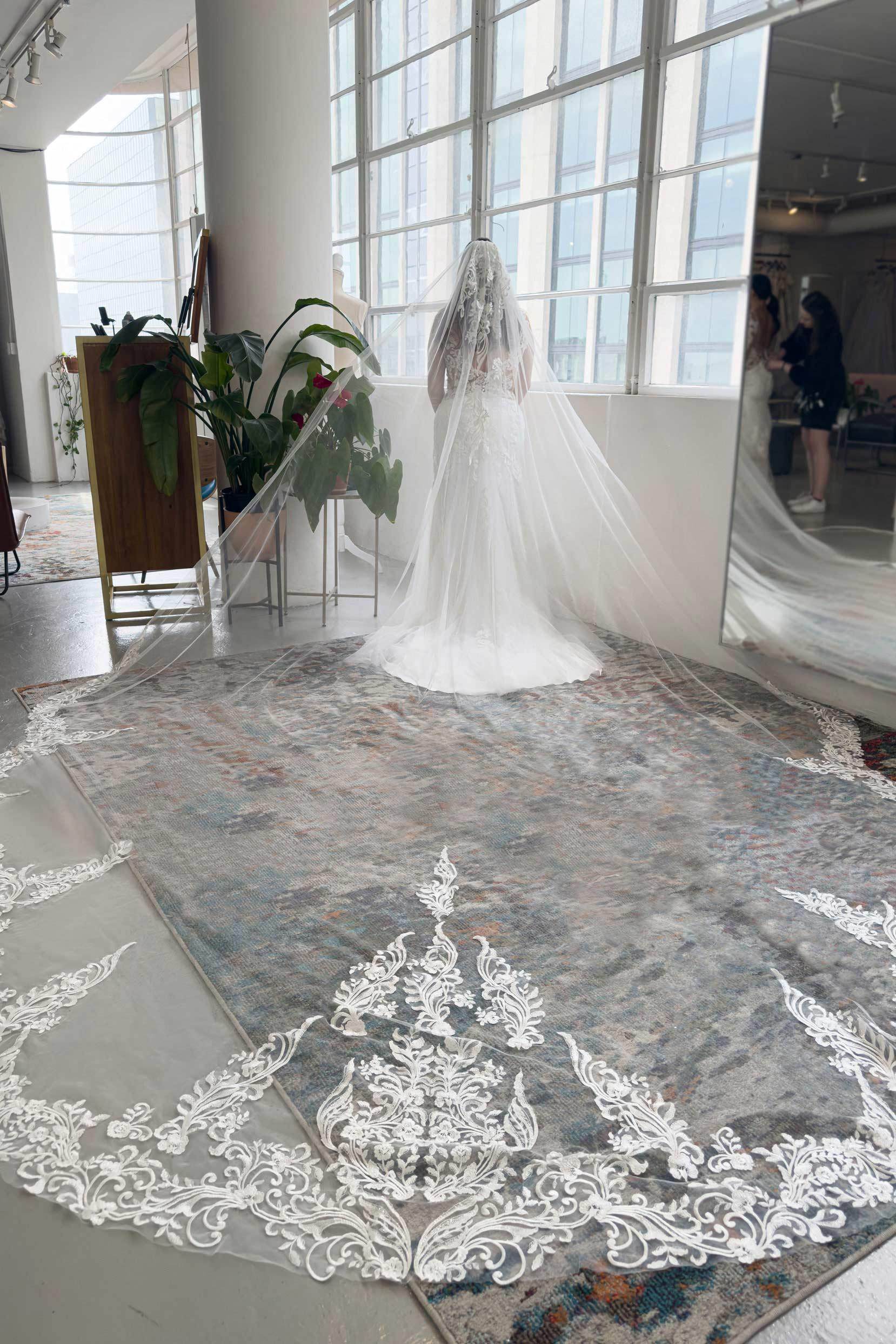 One-tier Lace Edge Lace Tulle Cathedral Veils with Appliques CV0331 - COCOMELODY